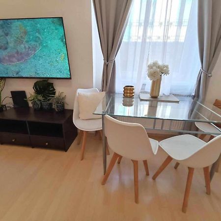Trendy 2 Room Flat, Next To Corvin Mall Free Huge Garage! Ac,Dishwasher,Washmachine, Smart Tv Budapest Exterior foto
