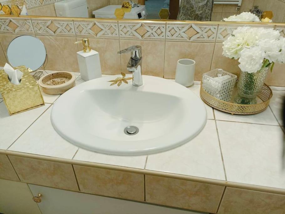 Trendy 2 Room Flat, Next To Corvin Mall Free Huge Garage! Ac,Dishwasher,Washmachine, Smart Tv Budapest Exterior foto
