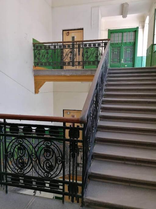 Trendy 2 Room Flat, Next To Corvin Mall Free Huge Garage! Ac,Dishwasher,Washmachine, Smart Tv Budapest Exterior foto