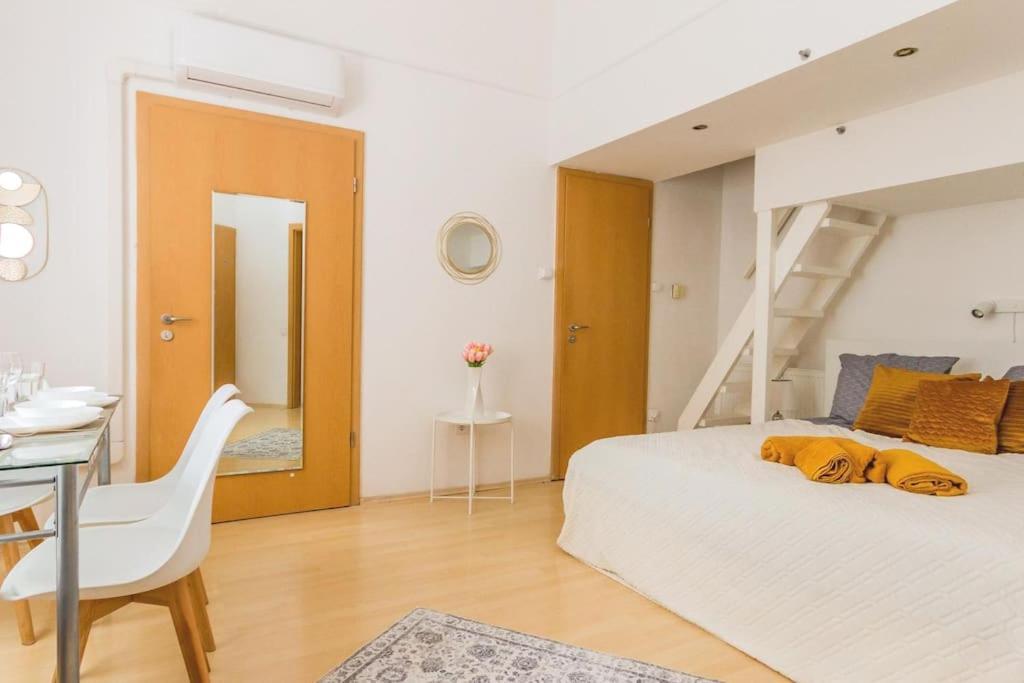 Trendy 2 Room Flat, Next To Corvin Mall Free Huge Garage! Ac,Dishwasher,Washmachine, Smart Tv Budapest Exterior foto
