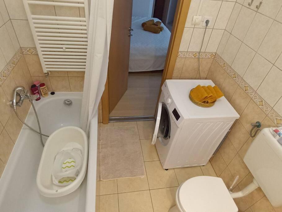 Trendy 2 Room Flat, Next To Corvin Mall Free Huge Garage! Ac,Dishwasher,Washmachine, Smart Tv Budapest Exterior foto