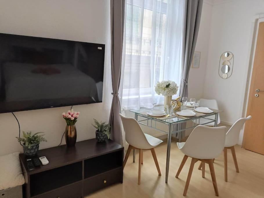Trendy 2 Room Flat, Next To Corvin Mall Free Huge Garage! Ac,Dishwasher,Washmachine, Smart Tv Budapest Exterior foto