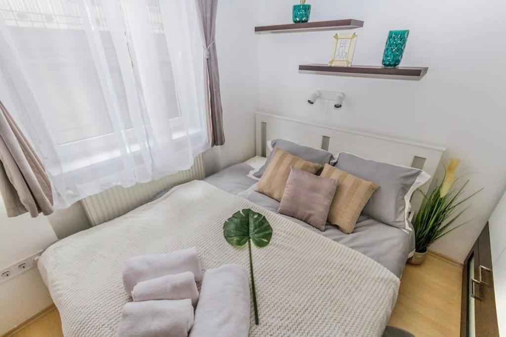Trendy 2 Room Flat, Next To Corvin Mall Free Huge Garage! Ac,Dishwasher,Washmachine, Smart Tv Budapest Exterior foto