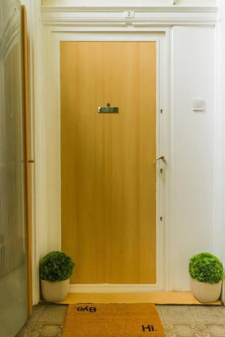 Trendy 2 Room Flat, Next To Corvin Mall Free Huge Garage! Ac,Dishwasher,Washmachine, Smart Tv Budapest Exterior foto