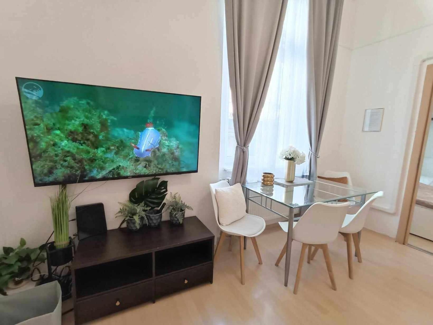 Trendy 2 Room Flat, Next To Corvin Mall Free Huge Garage! Ac,Dishwasher,Washmachine, Smart Tv Budapest Exterior foto