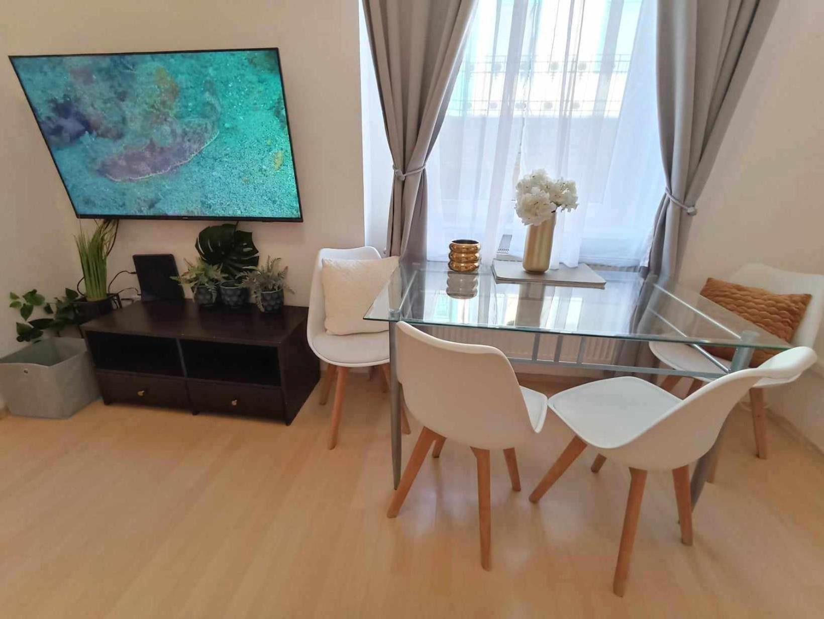 Trendy 2 Room Flat, Next To Corvin Mall Free Huge Garage! Ac,Dishwasher,Washmachine, Smart Tv Budapest Exterior foto